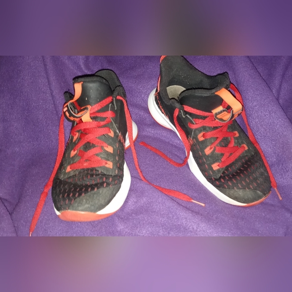 Nike LeBron Witness 5 CQ9380-005 Black/University Red Boy's/Women's Size 5Y/7 - Picture 3 of 8